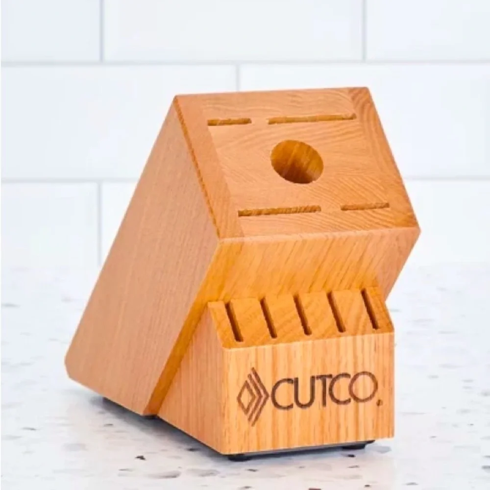CUTCO Oak Wood Knife Block 9 Slots Plus Sharpener Logo 6” H 8”D X4”W Rubber Feet